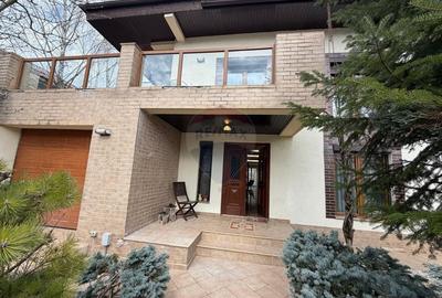 Casă cu 9 camere cu Teren 721 Mp în Crevedia - 2