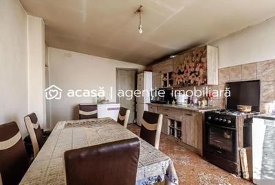 Casă cu 4 camere cu Canalizare în Variașu Mare - 2