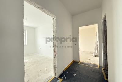 Apartament cu 3 camere decomandat în Tractorul - 16