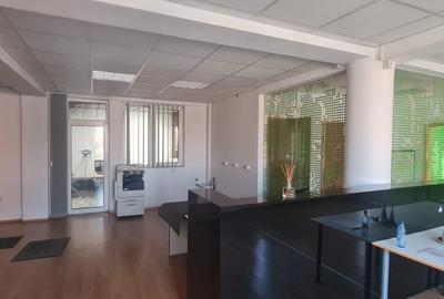 Spațiu comercial, de 365 mp, în Central - 4