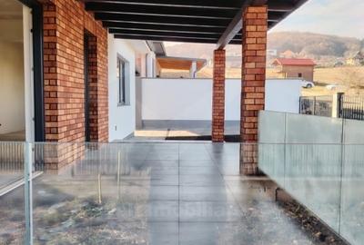 Casa moderna, aproape de oras - 2