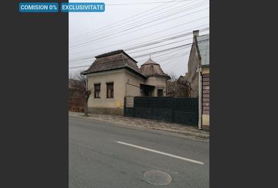 Casă cu 3 camere cu Canalizare în Central - 1