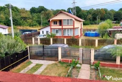 Casă cu 4 camere cu Canalizare în Central - 5