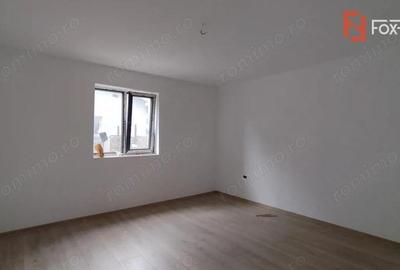 Casă cu 4 camere cu Canalizare în Sânmihaiu Român - 2