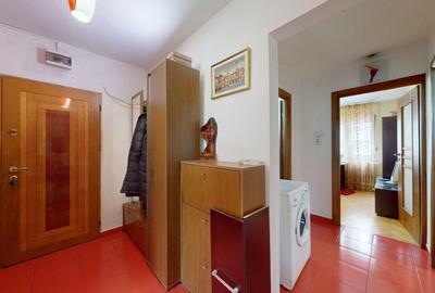 Apartament cu 3 camere decomandat, mobilat în Valea Ialomiței