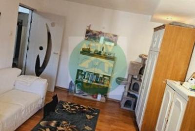Apartament cu 3 camere decomandat în Roman - 1