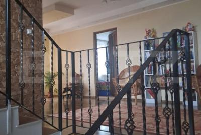 Casă cu 5 camere cu Teren 1000 Mp în Central - 4