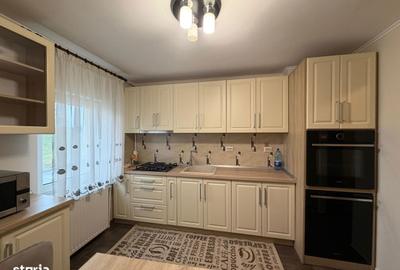 Apartament cu 3 camere decomandat, mobilat în Micro 16 - 16