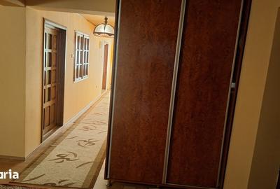 Casă cu 10 camere cu Teren 2665 Mp în Central - 16