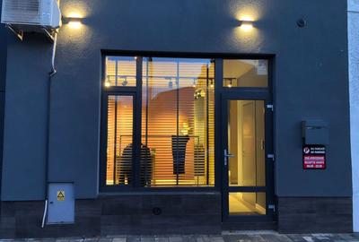 Spațiu comercial, de 30 mp, în Central - 8