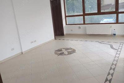 Apartament cu 3 camere semidecomandat în Central - 3