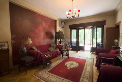 Apartament cu 5 camere semidecomandat în Moșilor