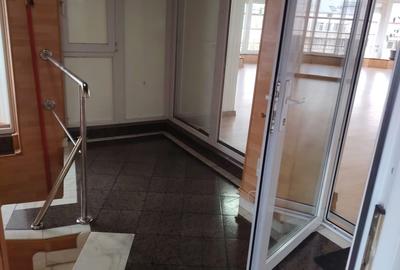 Apartament cu 3 camere semidecomandat în Unirii