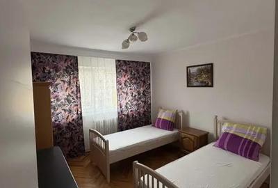 Apartament cu 3 camere decomandat în Central - 1
