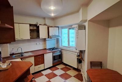 Apartament cu 3 camere semidecomandat, mobilat în 13 Septembrie - 8