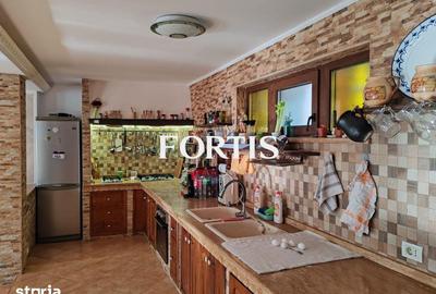 Casă cu 8 camere cu Teren 1600 Mp în Mândra - 9