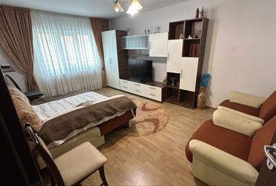 Apartament cu 2 camere decomandat în 1 Mai