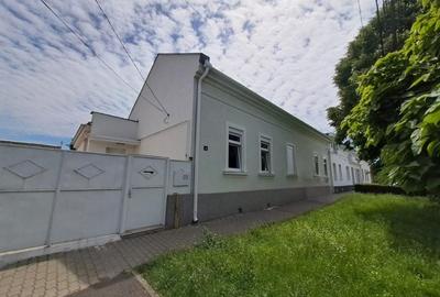 OPORTUNITATE - proiect subevaluat, casă principală și 3 apartamente separate - 3