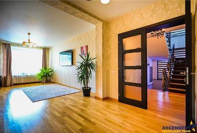 Resedinta distincta, mobilata cu rafinament, pe 1.000 mp teren, Central, Sacele, Brasov - 5