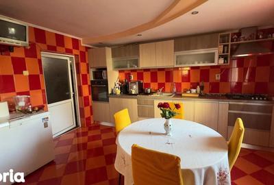 Casă cu 7 camere cu Teren 1388 Mp în Bradu - 1