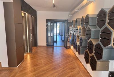 Apartament cu 3 camere decomandat în Tractorul - 13