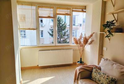 Apartament cu 2 camere semidecomandat, mobilat în Central - 1