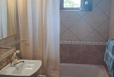 Apartament cu 3 camere decomandat în Km 4 - 10