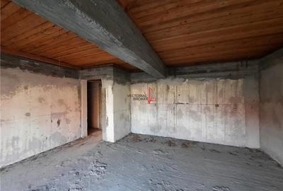 Duplex cu 5 camere cu Canalizare în Central - 2