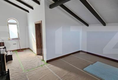 Casă cu 4 camere în Criș