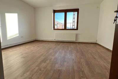 Casă cu 5 camere cu Teren 300 Mp în Exterior Vest - 8