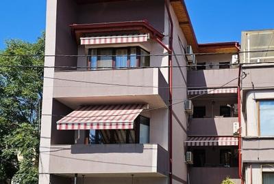 Casă individuală cu 8 camere cu Canalizare în Titulescu - 1