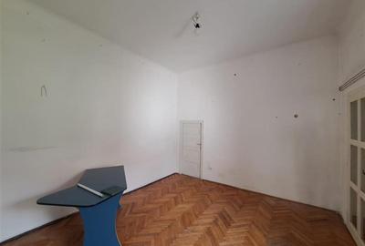 Spațiu comercial, de 150 mp, în Central - 6