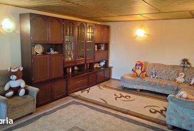 Casă cu 10 camere cu Teren 2665 Mp în Central - 3