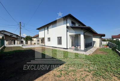 Casă individuală cu 4 camere cu Canalizare în Micești
