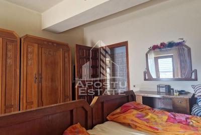 Casa familiala cu spatiu comercial si garaj P+1E+M 720 Mp - 8