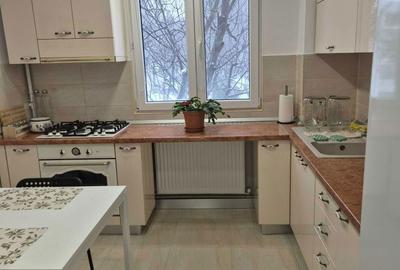 Apartament cu 3 camere semidecomandat în Central - 2