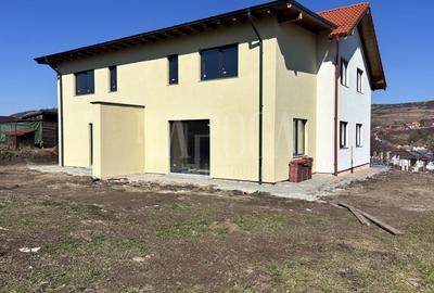 Duplex cu 3 camere cu Canalizare în Chinteni - 1