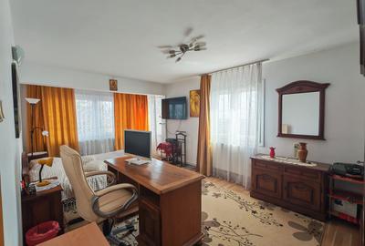 Casă cu 6 camere cu Teren 400 Mp în Central