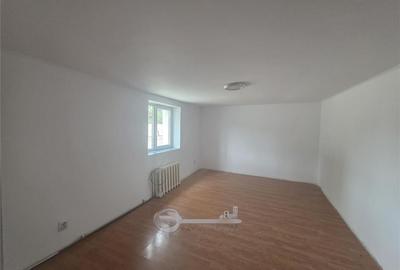 Apartament cu 3 camere decomandat în Dancu