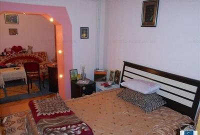 Apartament cu 5 camere decomandat în Faleza Nord