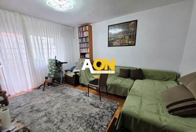 Apartament cu 4 camere decomandat în Cetate