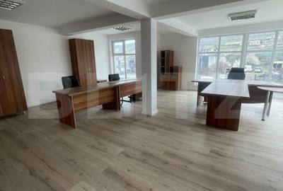 Spațiu comercial, de 110 mp, în Central - 3