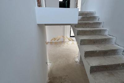 Casă cu 3 camere cu Teren 460 Mp în Berceni
