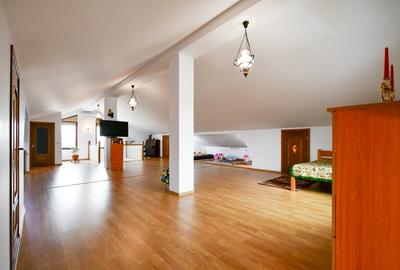 Casă individuală cu 6 camere cu Canalizare în CET - 44