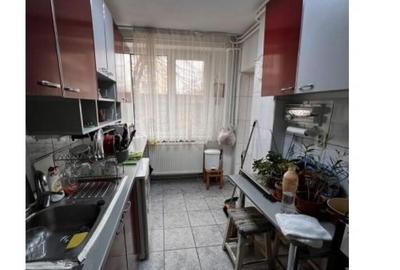 Apartament cu 3 camere decomandat în Iancului