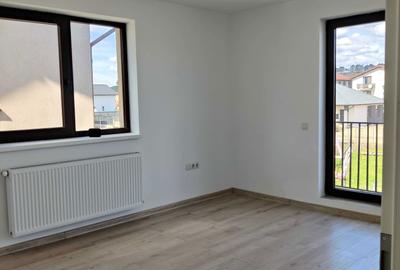Casă cu 4 camere cu Teren 190 Mp în Sânpetru - 2