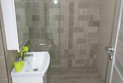 Apartament cu 3 camere decomandat în 9 Mai - 12