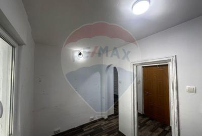 Spa?iu comercial in zona Asirom - 15