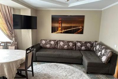 Apartament cu 3 camere decomandat în Tractorul - 3