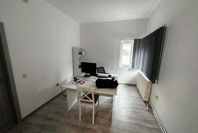 Apartament cu 4 camere semidecomandat în Central - 2